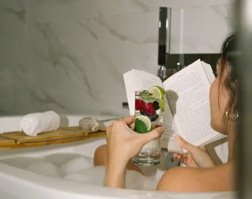 OTL-Gouverneur-Saguenay-Blogue_pluie-femme-bain-suite